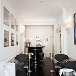 Ξενοδοχείο The Place 5*